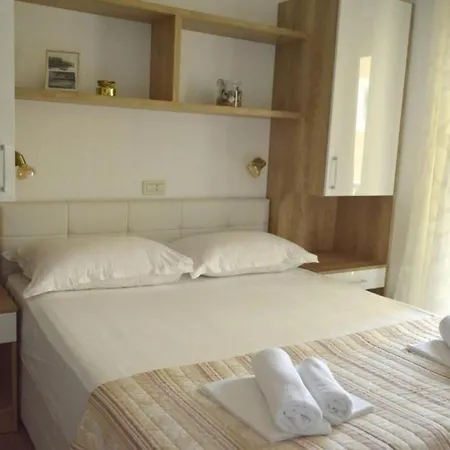 Ferienwohnung In Mit Terrasse Und Gemeinschaftlichem Pool דירה פרומאינה