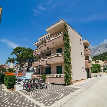 Ferienwohnung In Mit Terrasse Und Gemeinschaftlichem Pool פרומאינה